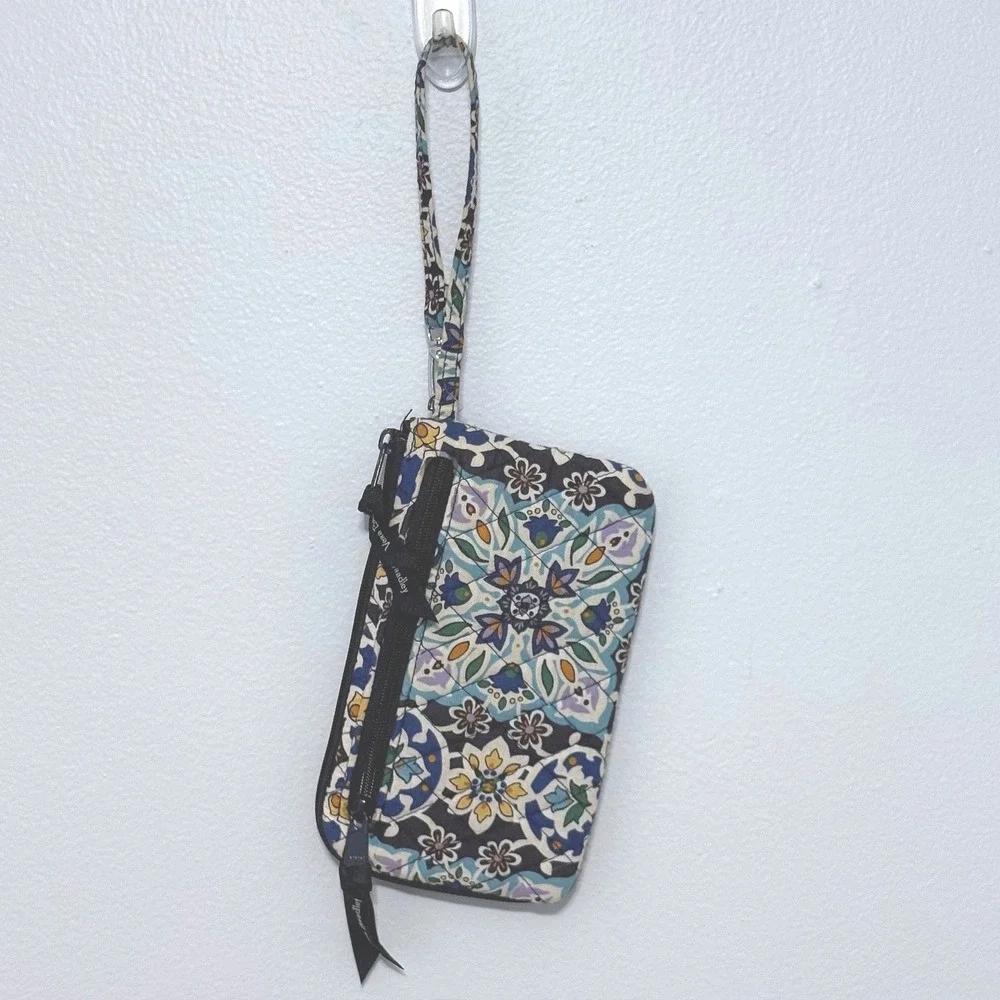 Vera Bradley RFID Quilted Cotton Wristlet Wallet Blue Yellow Medallion‎ Floral